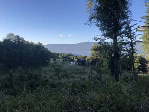 Venta Parcela Camino al Volcn Km 2, Vista parcial al lago y cerros de Quelhue