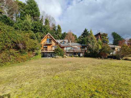 Arriendo Casa Millaray orilla de Lago Villarrica. Ubicada a 7 km del centro de Pucn