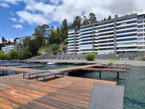 Arriendo Departamento en Edificio El Refugio - Primera lnea de Lago